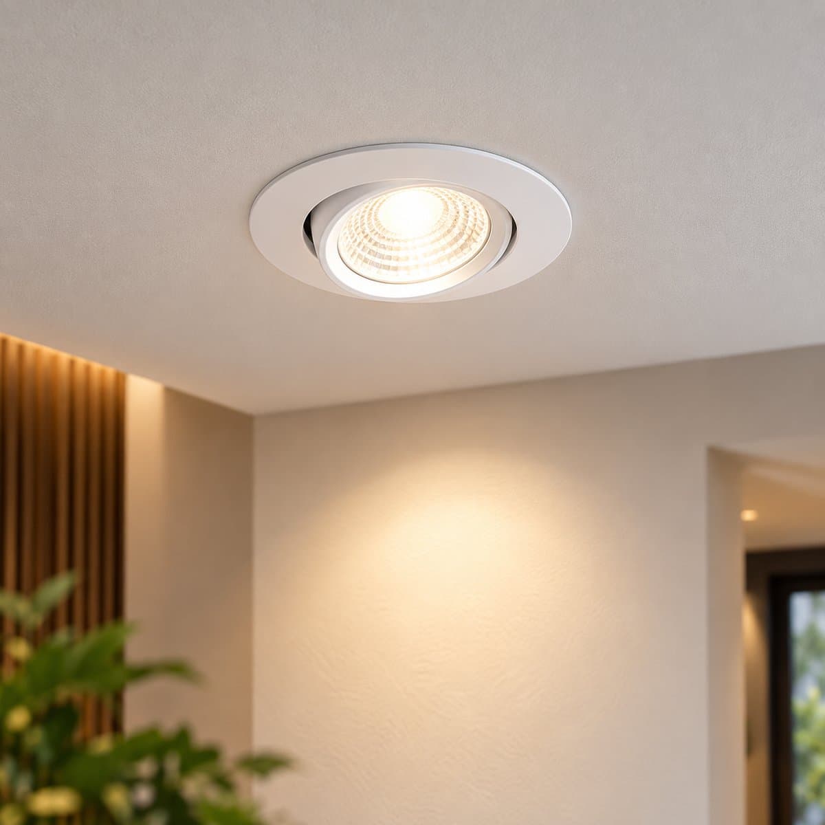 Đèn LED spotlight ESL190 EcoLink đã lắp đặt, đang chiếu sáng