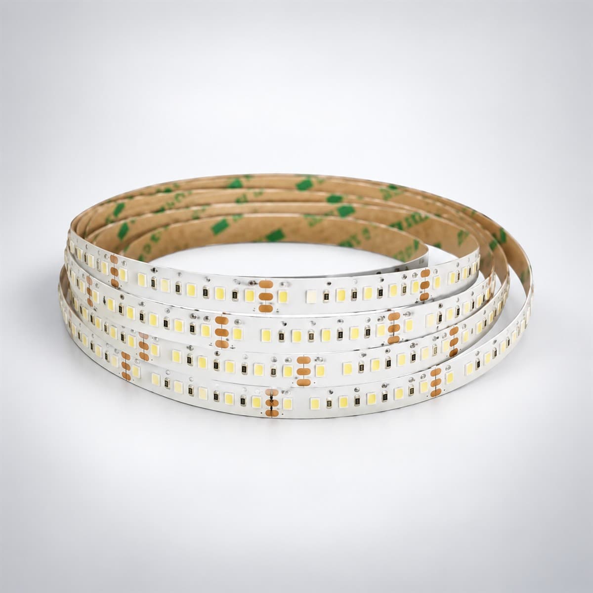 LED dây 1 màu Lumi (cuộn 5m) chụp góc nghiêng 3/4, thấy rõ thân và cạnh bên