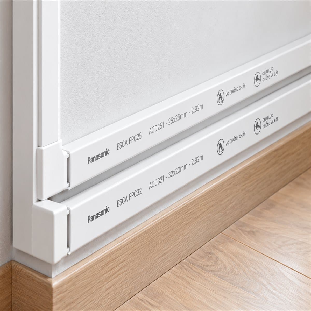 Nẹp luồn dây điện dạng vuông Panasonic đã lắp đặt trong nhà