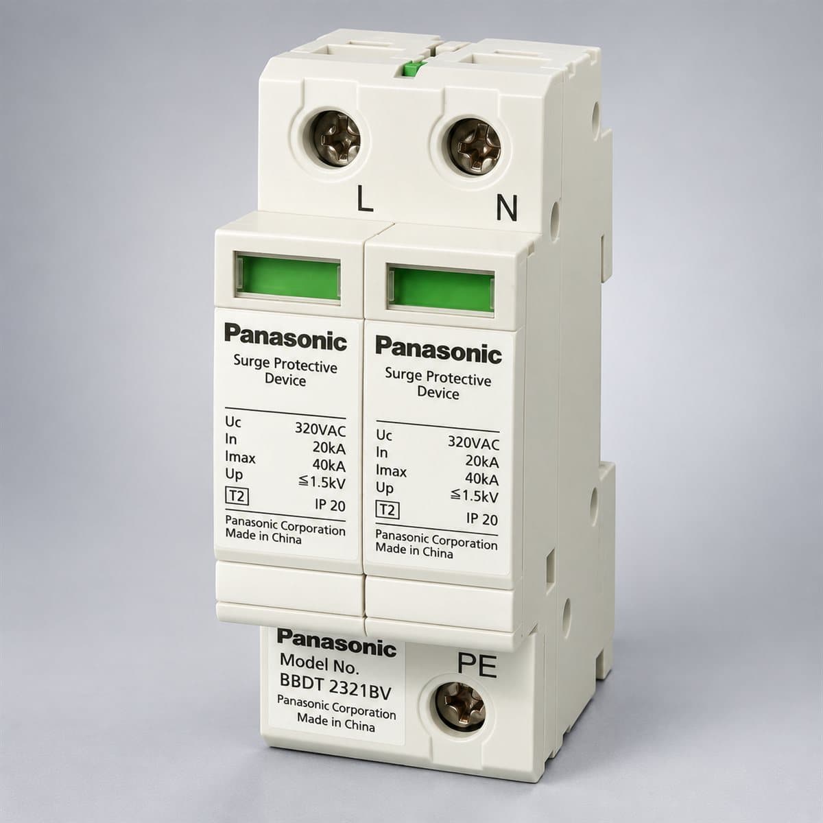 Thiết bị chống sét lan truyền SPD Panasonic chụp góc nghiêng 3/4, thấy rõ mặt và cạnh bên