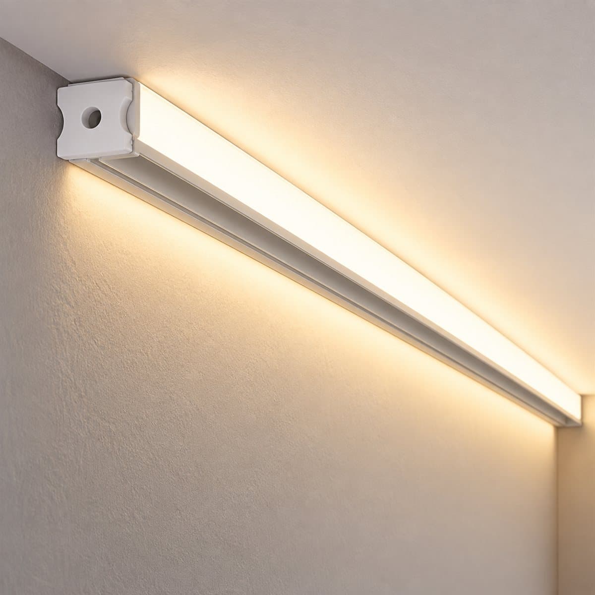 Nẹp nhôm cho LED dây trong nhà NST-AB1714 Panasonic đã lắp đặt, đang chiếu sáng