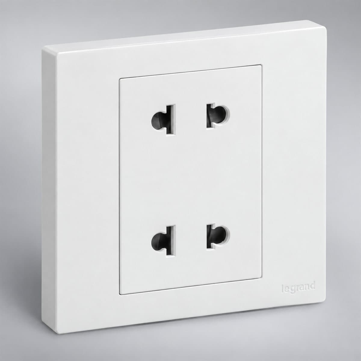Ổ cắm đôi 2 chấu Obria Legrand chụp góc nghiêng 3/4, thấy rõ mặt và cạnh bên