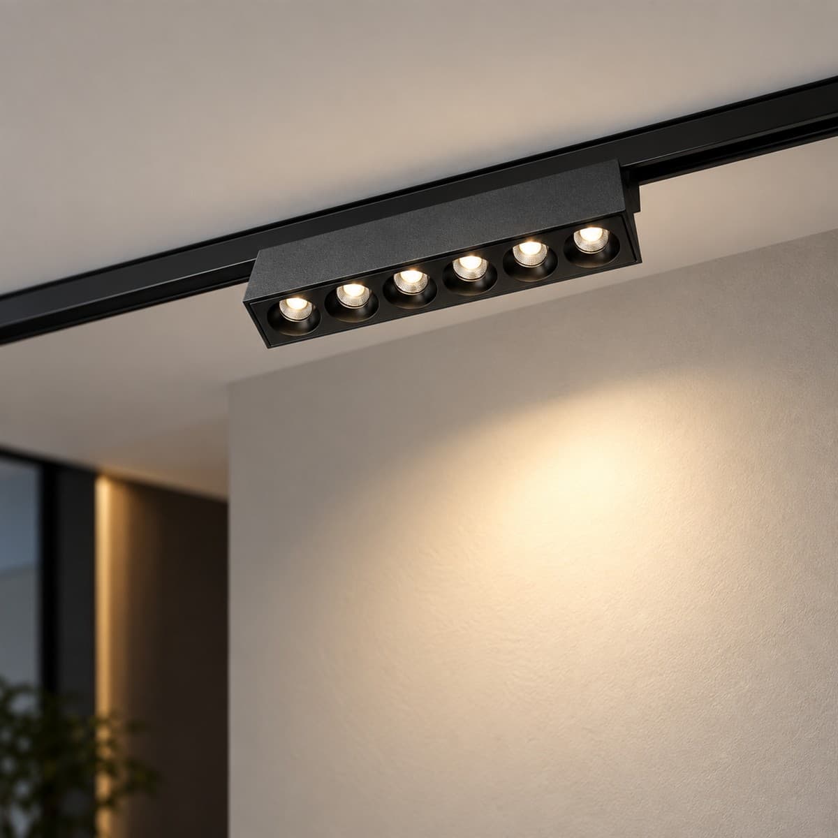 Đèn ray nam châm spotlight thẳng 6W 30° Tunable white Lumi đã lắp đặt, đang chiếu sáng