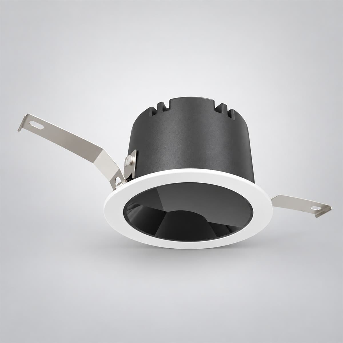 Đèn Spotlight âm trần 12W chiếu trải 40° Tunable white Lumi chụp góc nghiêng 3/4, thấy rõ thân và cạnh bên
