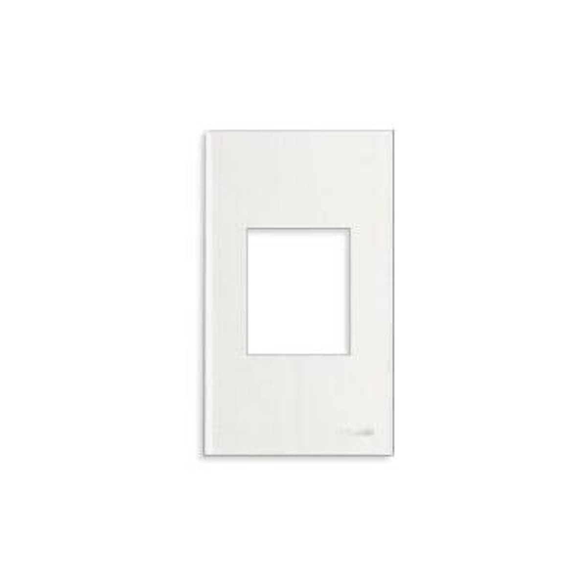 Mặt dùng riêng cho ổ cắm đơn 3 chấu Refina Wide Panasonic trên nền trắng, ảnh sản phẩm chính diện