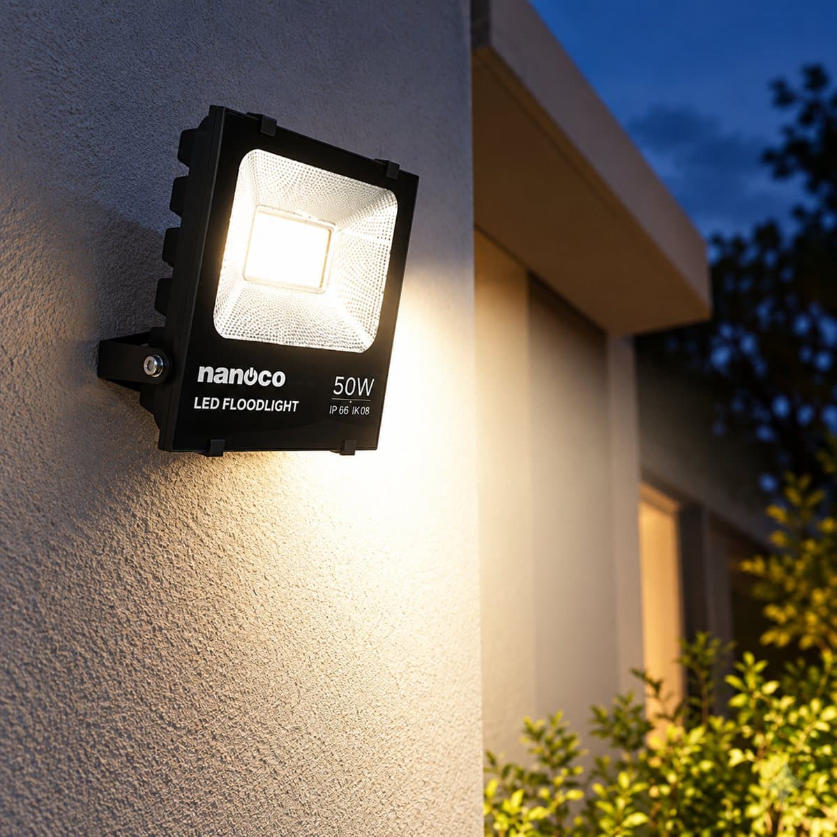 Đèn pha LED High Series Panasonic đã lắp đặt, đang chiếu sáng