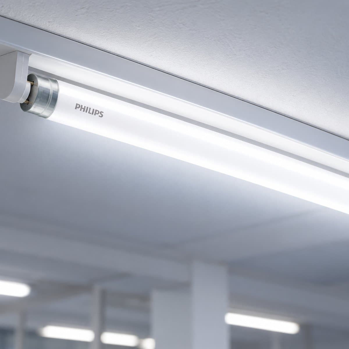 Bóng LED Tuýp Ecofit HO T8 Philips đã lắp đặt, đang chiếu sáng