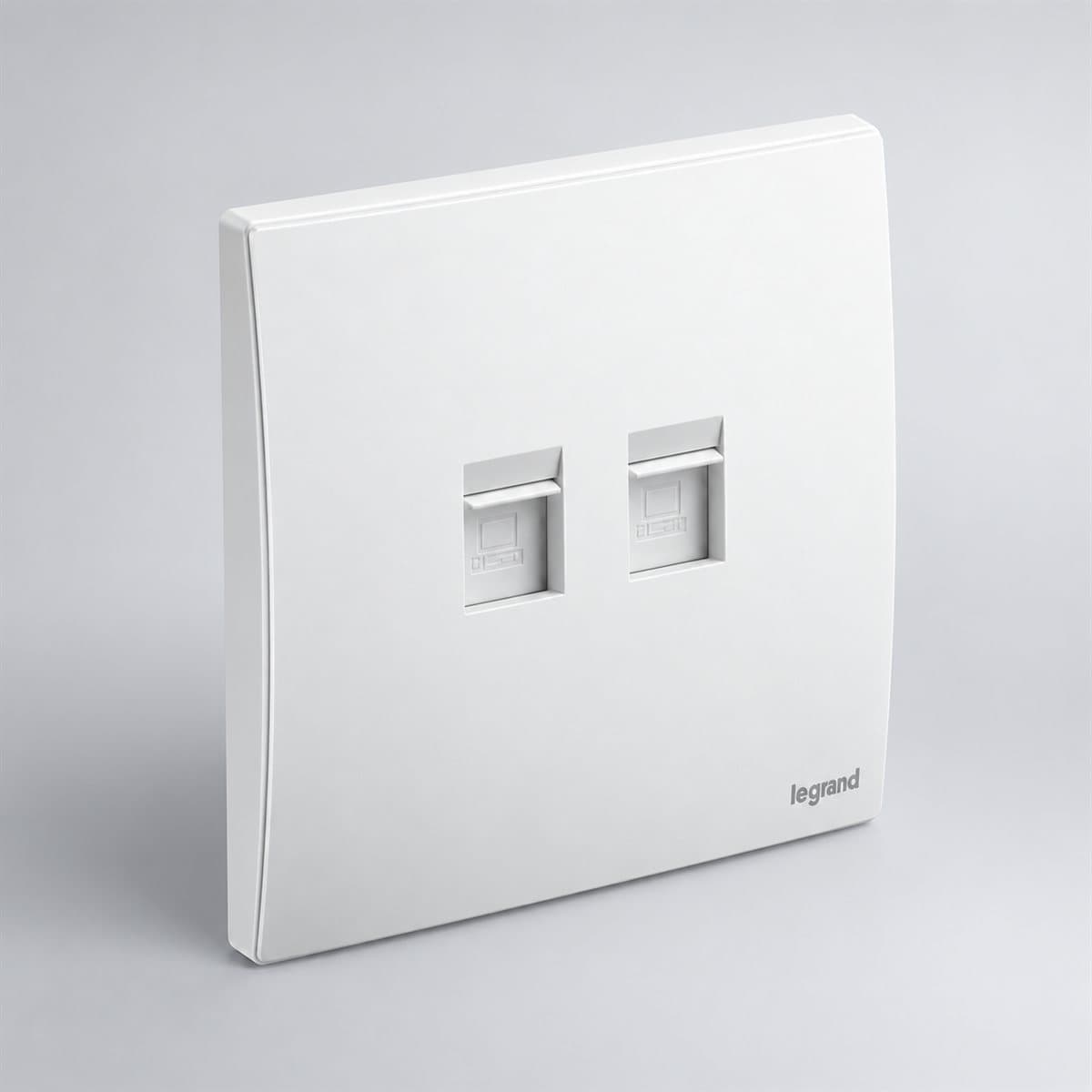Ổ cắm mạng cat6 đôi Mallia Senses Legrand chụp góc nghiêng 3/4, thấy rõ mặt và cạnh bên