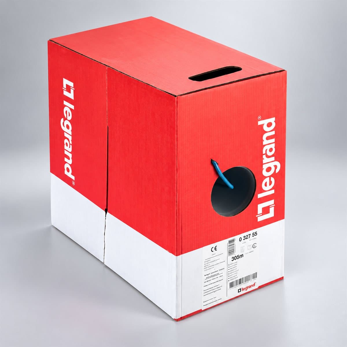 Cáp mạng dữ liệu PVC Cat5e/Cat6 Legrand chụp góc nghiêng 3/4, thấy rõ mặt và cạnh bên
