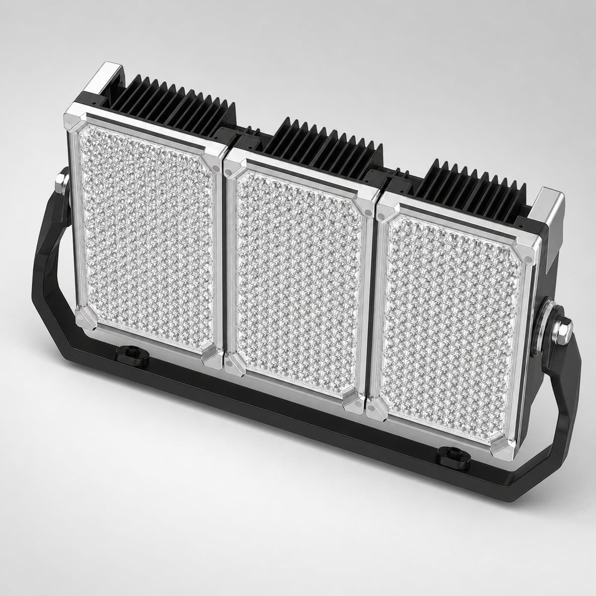 Đèn PURSOS SHP V3.1 Floodlight-Premium chụp góc nghiêng 3/4, thấy rõ thân và mặt bên