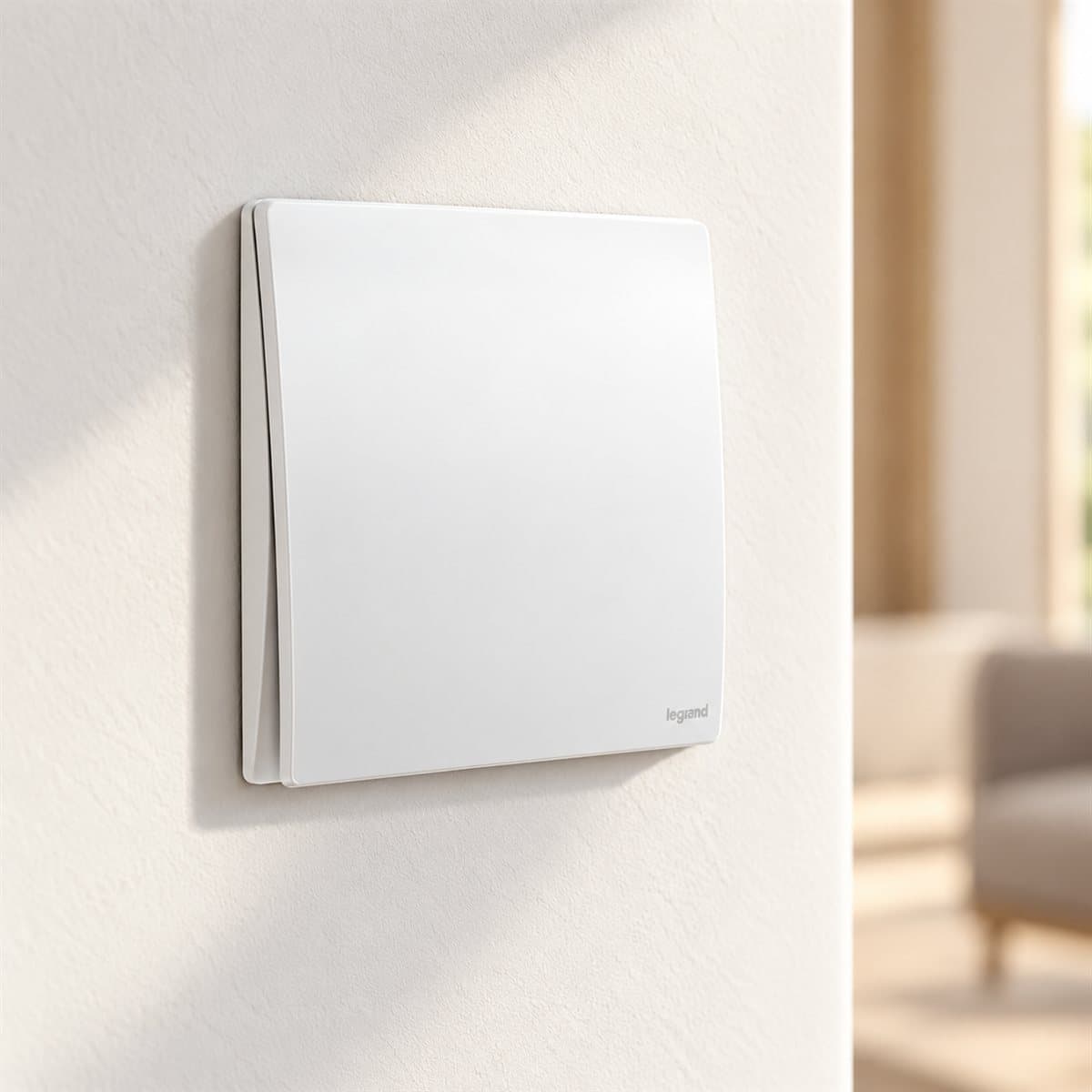 Công tắc đơn 1 chiều Mallia Senses Legrand đã lắp đặt trong nhà