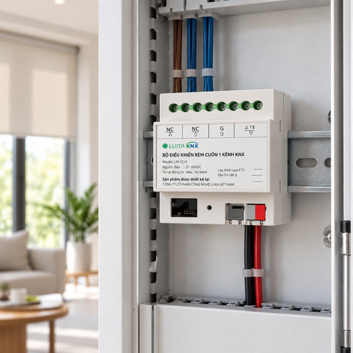 Bộ điều khiển rèm cuốn 1 kênh KNX Luka đã lắp đặt trong nhà
