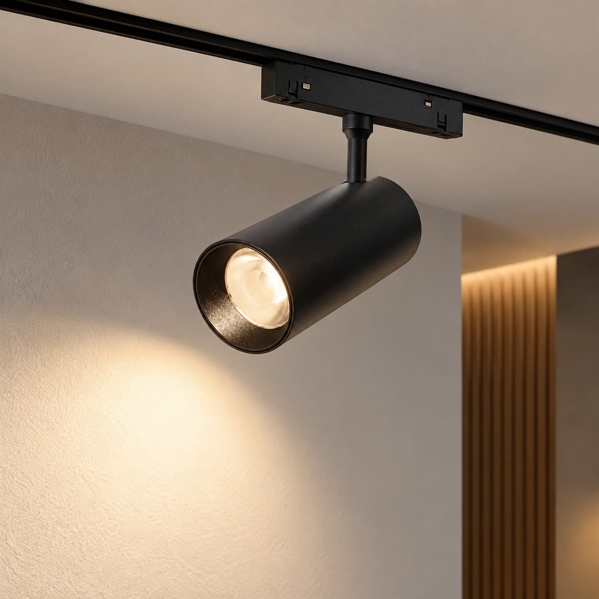 Đèn ray nam châm spotlight xoay góc 12W 24° Tunable white Lumi đã lắp đặt, đang chiếu sáng