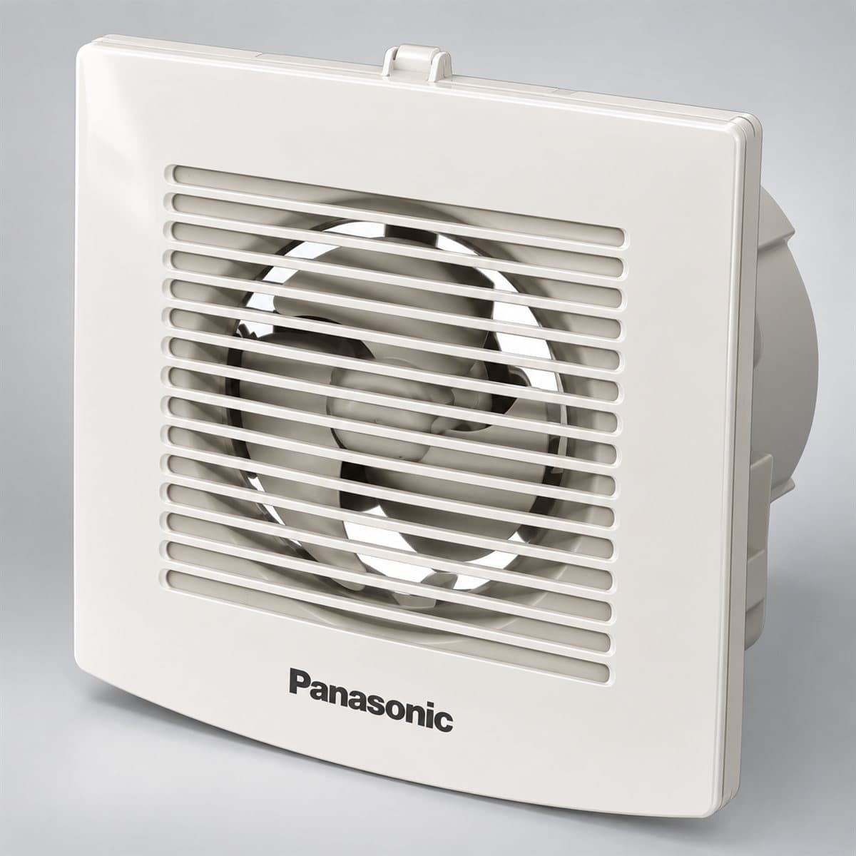 Quạt hút nhà tắm có lá lật Panasonic chụp góc nghiêng 3/4, thấy rõ mặt và cạnh bên