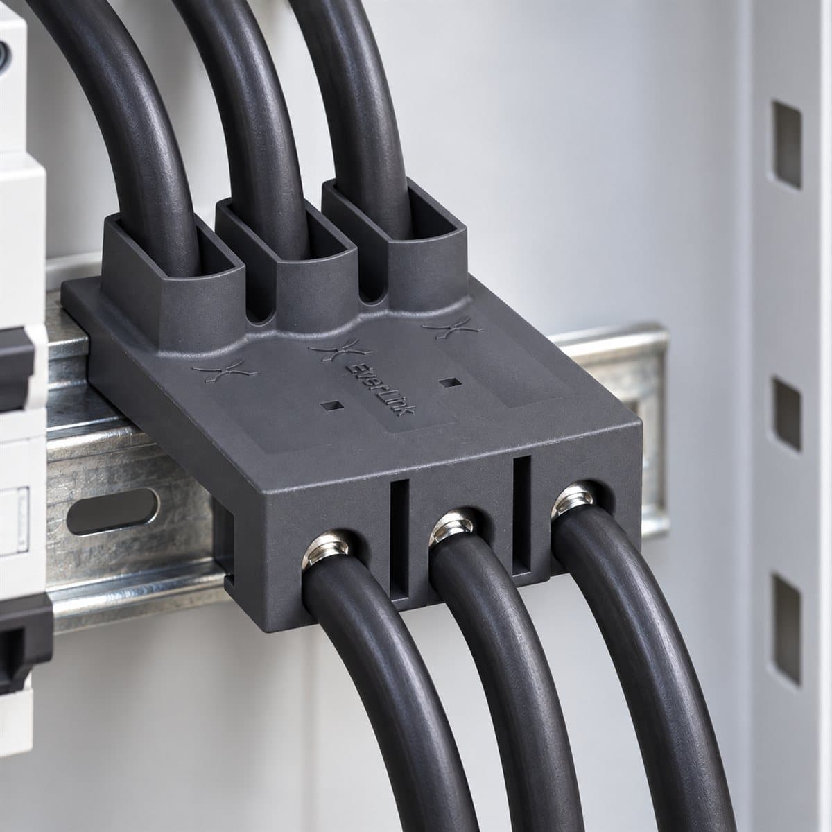 Nắp che Large spacing cho TeSys GV3P Schneider đã lắp đặt trong nhà