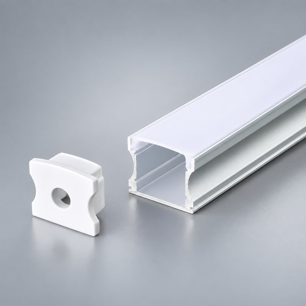 Đèn Nẹp nhôm cho LED dây trong nhà NST-AB1714 Panasonic chụp góc nghiêng 3/4, thấy rõ thân và cạnh bên