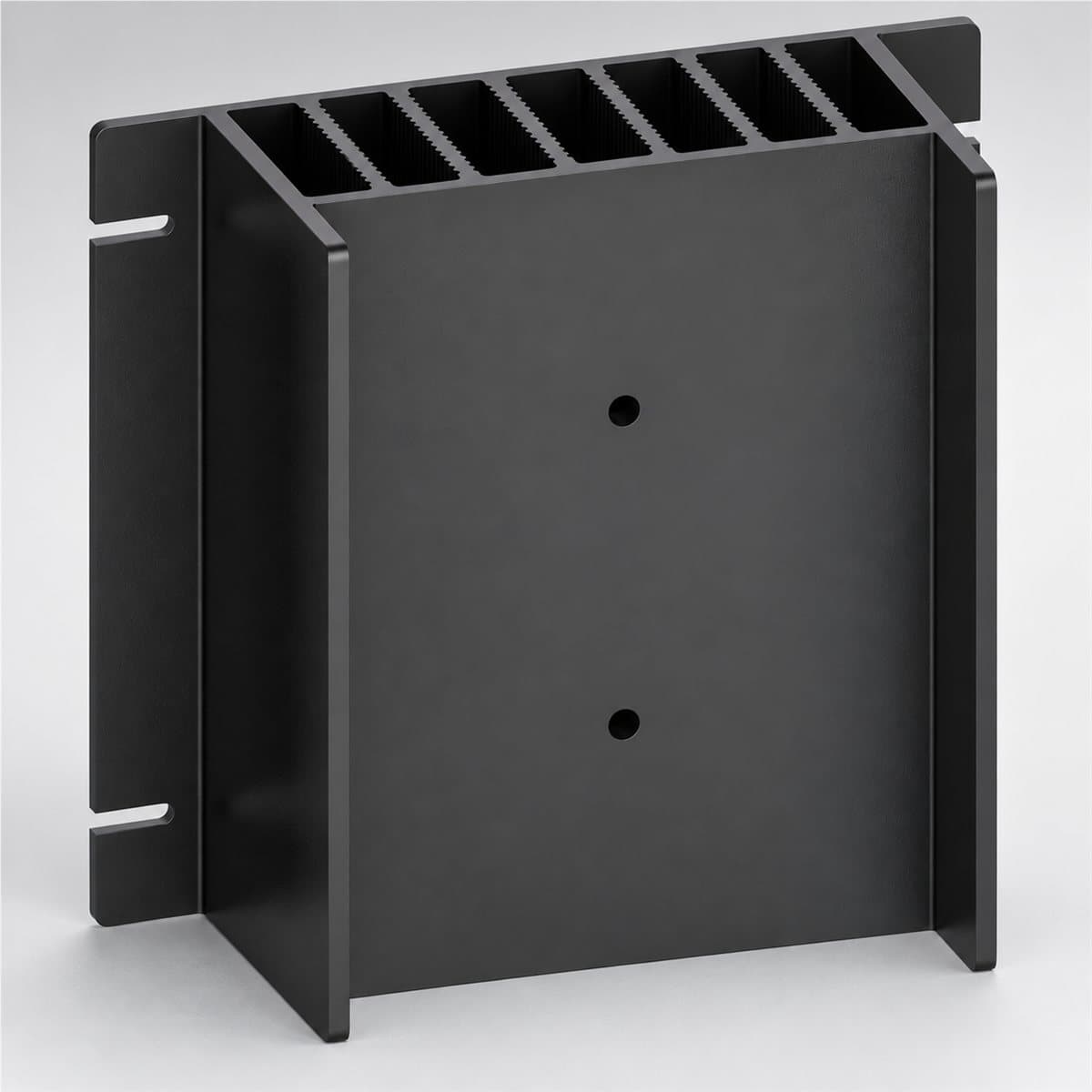 Tản nhiệt cho rơ le bán dẫn SSP1 Schneider chụp góc nghiêng 3/4, thấy rõ mặt và cạnh bên