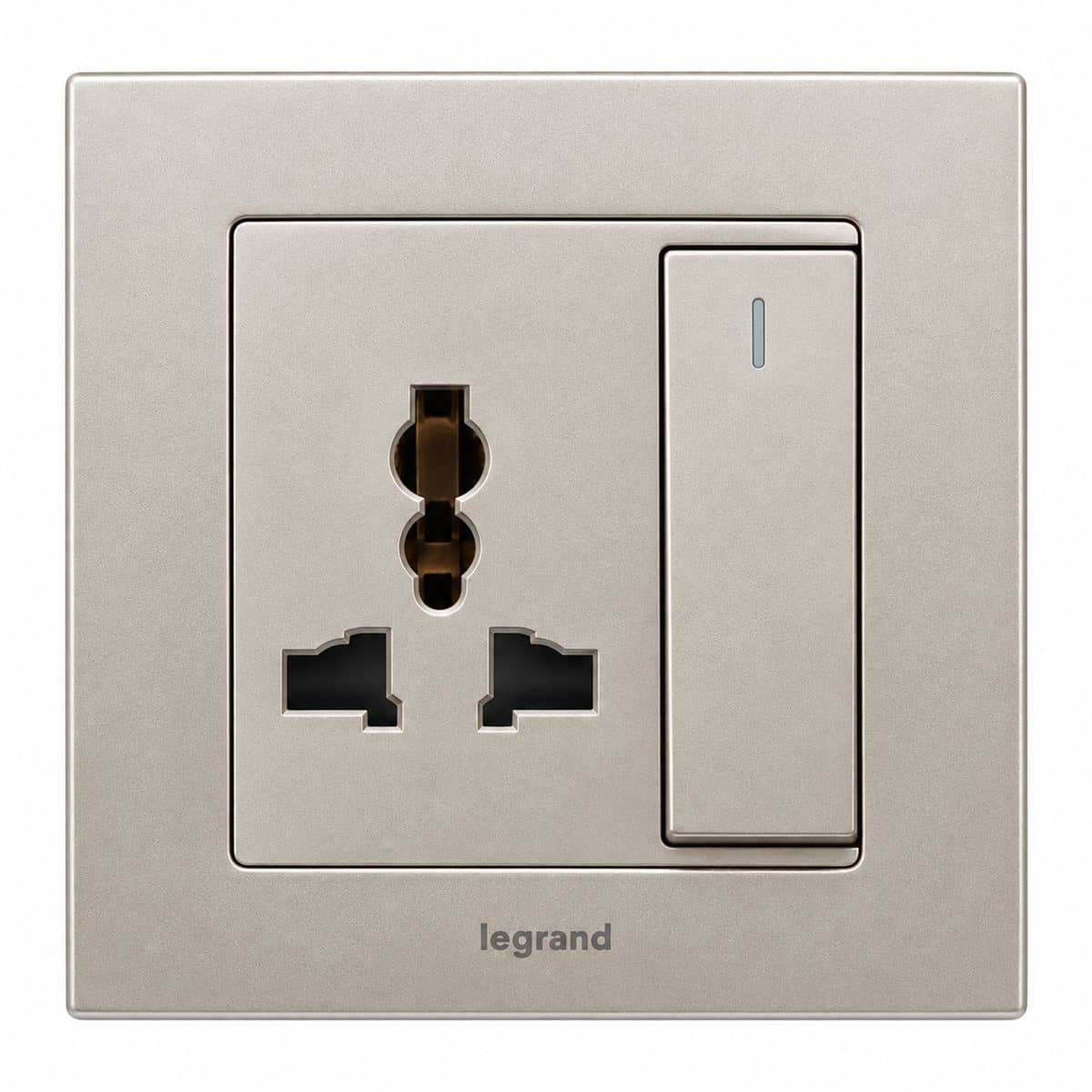 1G MULTISTANDARD + EURO-US SWITCHED SOCKET Obria Legrand trên nền trắng, ảnh sản phẩm chính diện