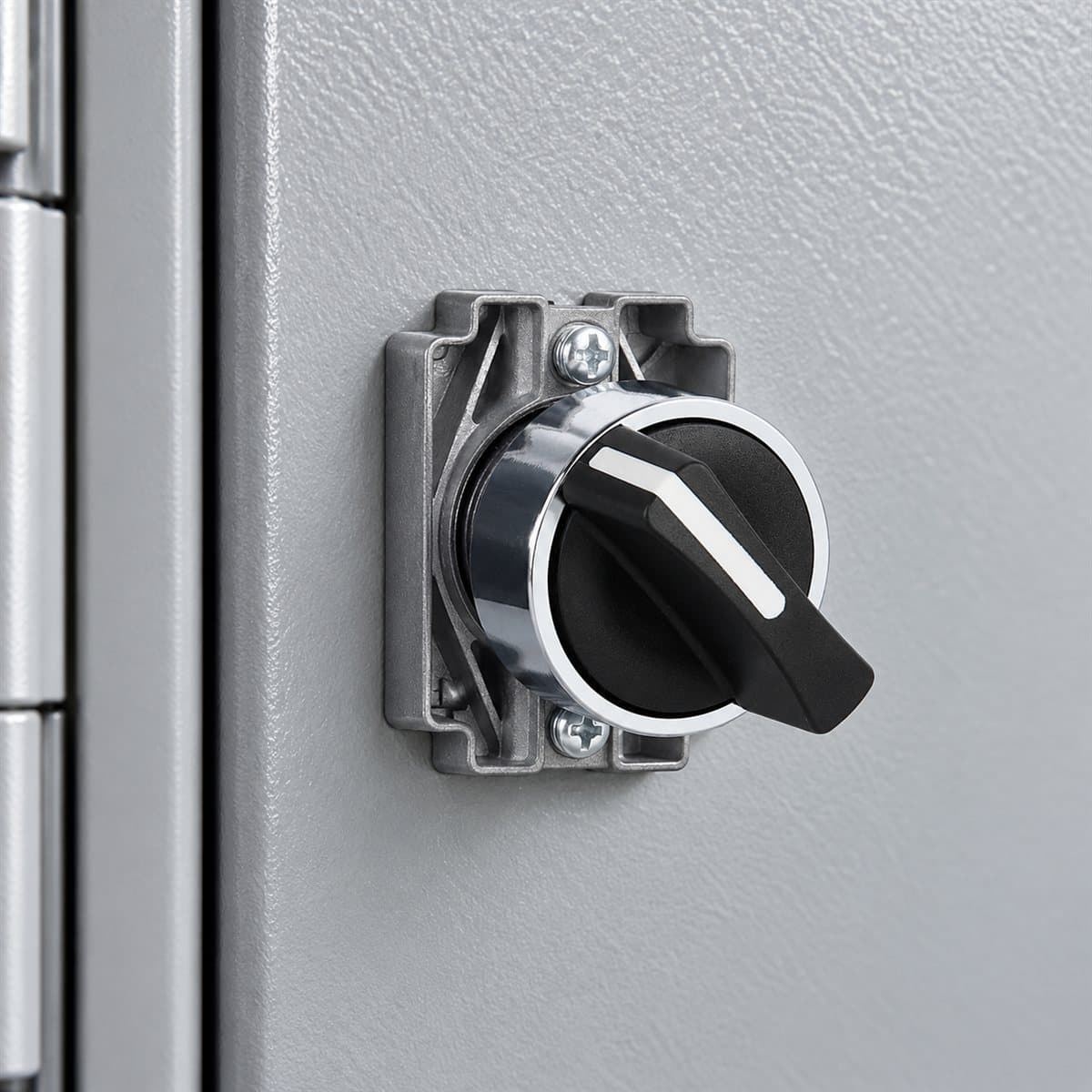 Công tắc xoay tay nắm ngắn Easy Harmony XB2 Schneider đã lắp đặt trong nhà