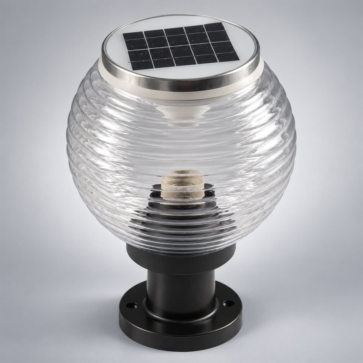 Đèn solar sân vườn NTZ06 Panasonic chụp góc nghiêng 3/4, thấy rõ thân và cạnh bên