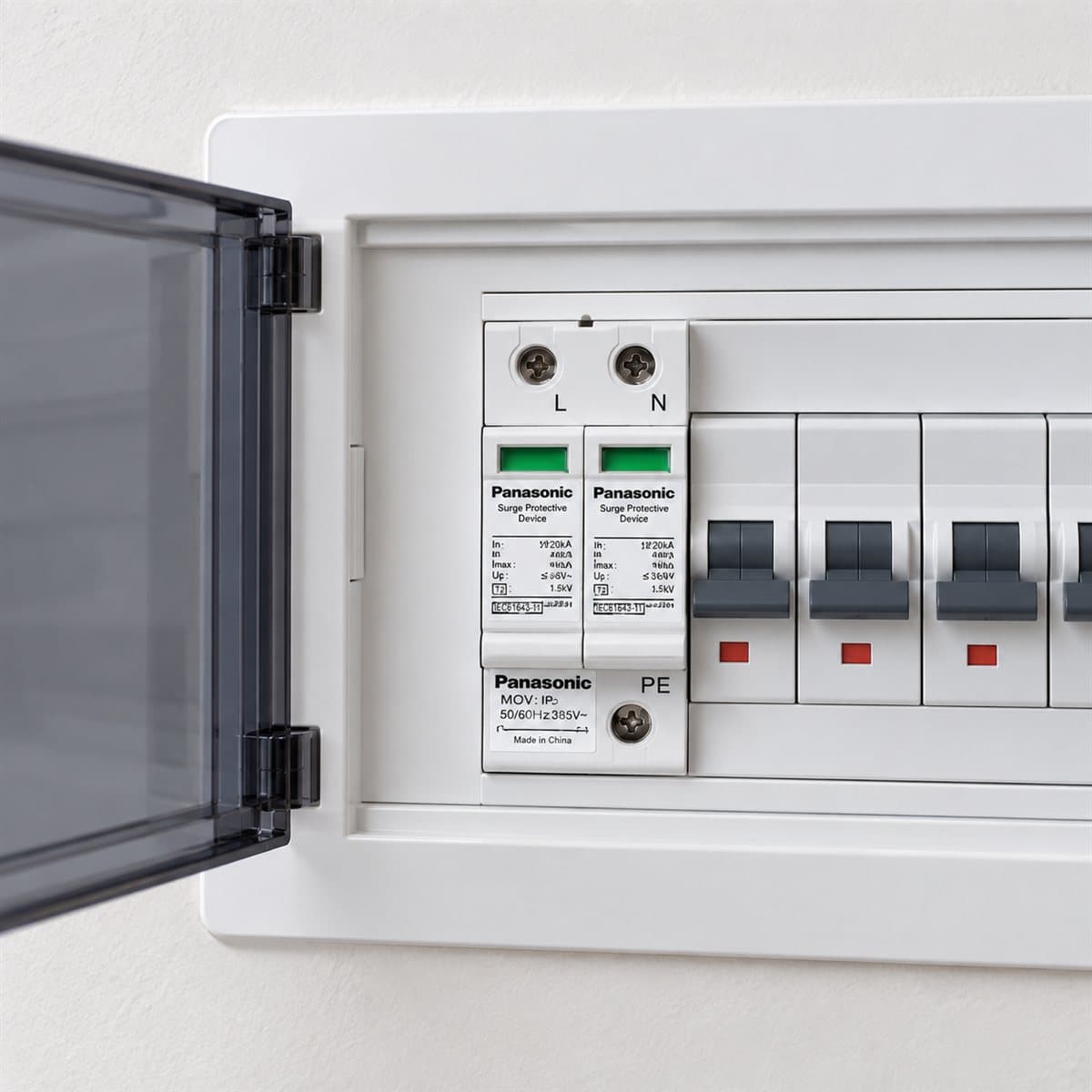 Tủ điện âm tường Moderva Panasonic đã lắp đặt trong nhà
