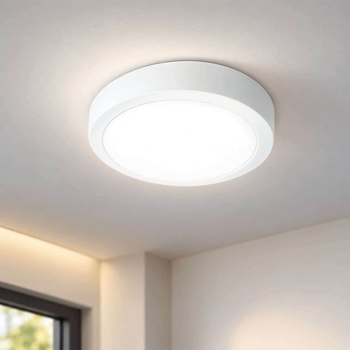 Đèn ốp trần nổi NPL tròn Panasonic đã lắp đặt, đang chiếu sáng