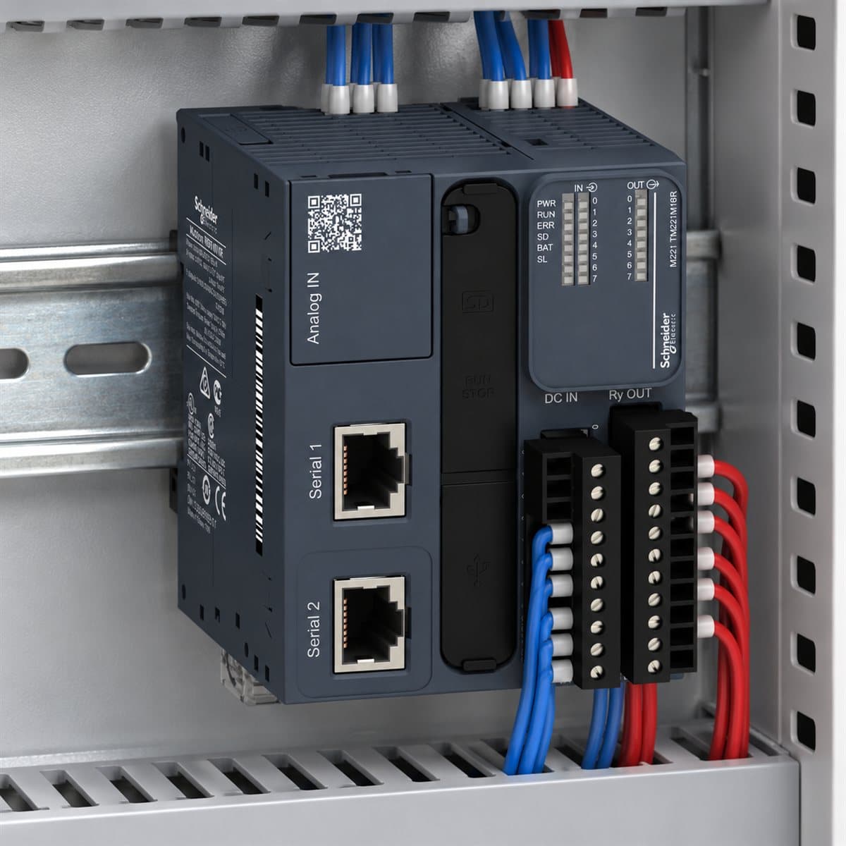 Bộ điều khiển PLC Modicon M221 Schneider đã lắp đặt trong nhà