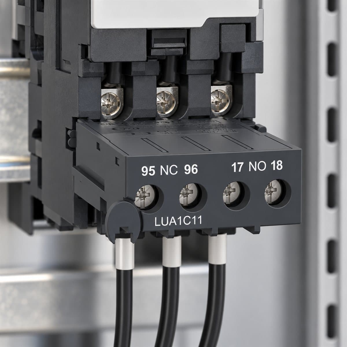 Tiếp điểm phụ TeSys U Schneider đã lắp đặt trong nhà