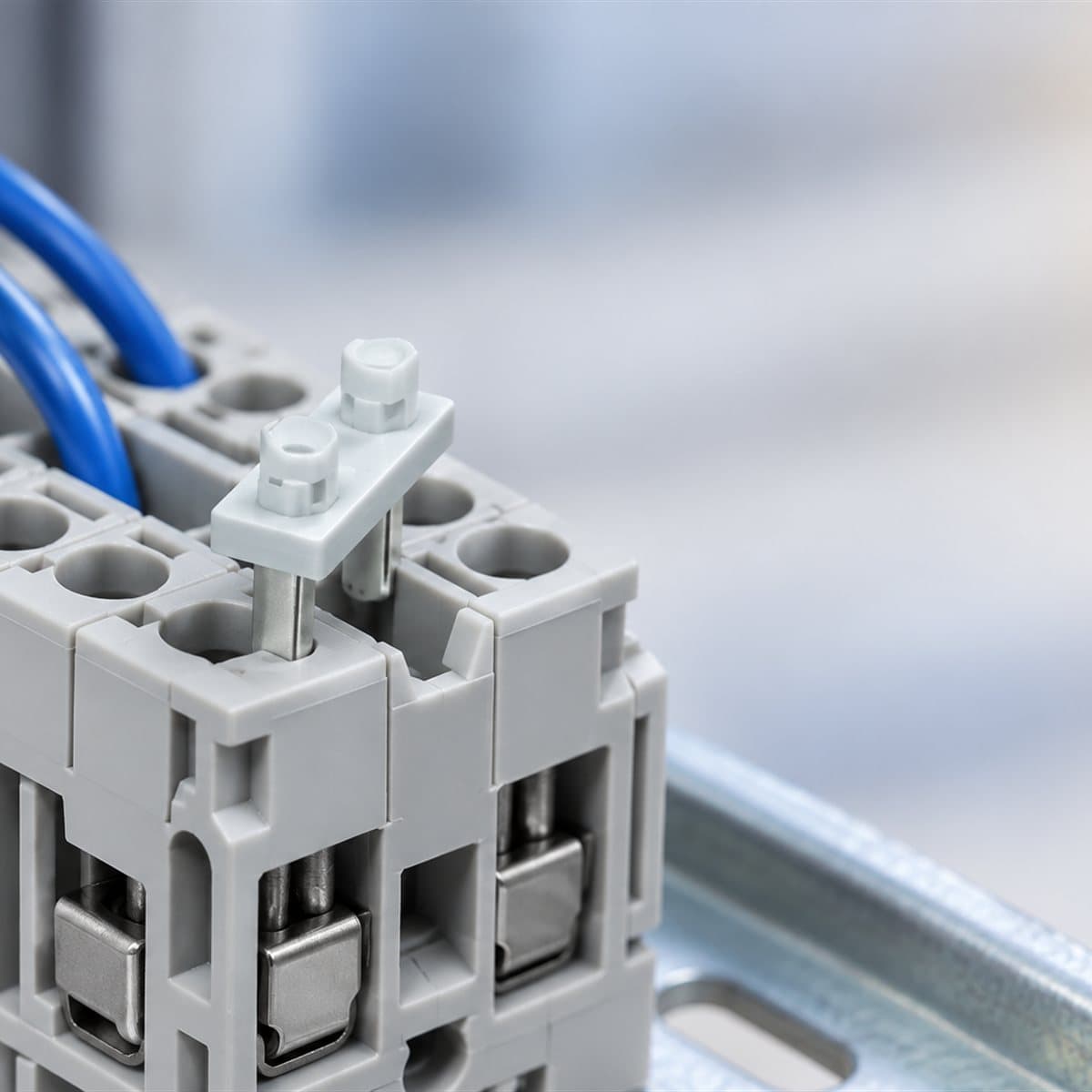Cầu nối cắm cho cầu đấu Schneider đã lắp đặt trong nhà