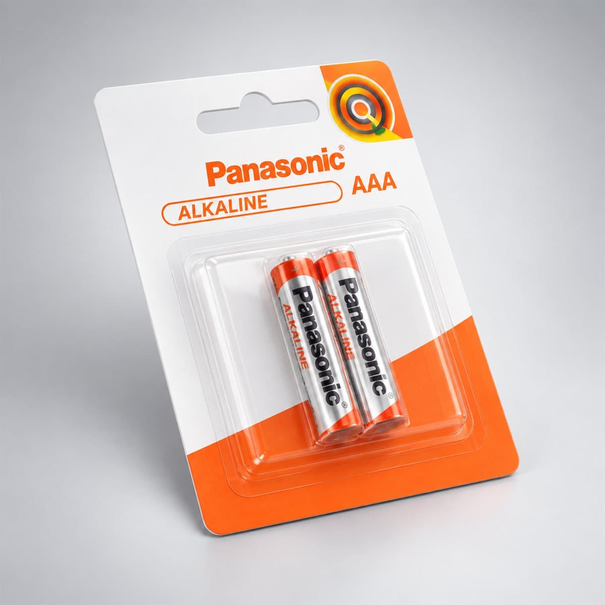 Đèn Pin alkaline AAA Panasonic chụp góc nghiêng 3/4, thấy rõ thân và cạnh bên