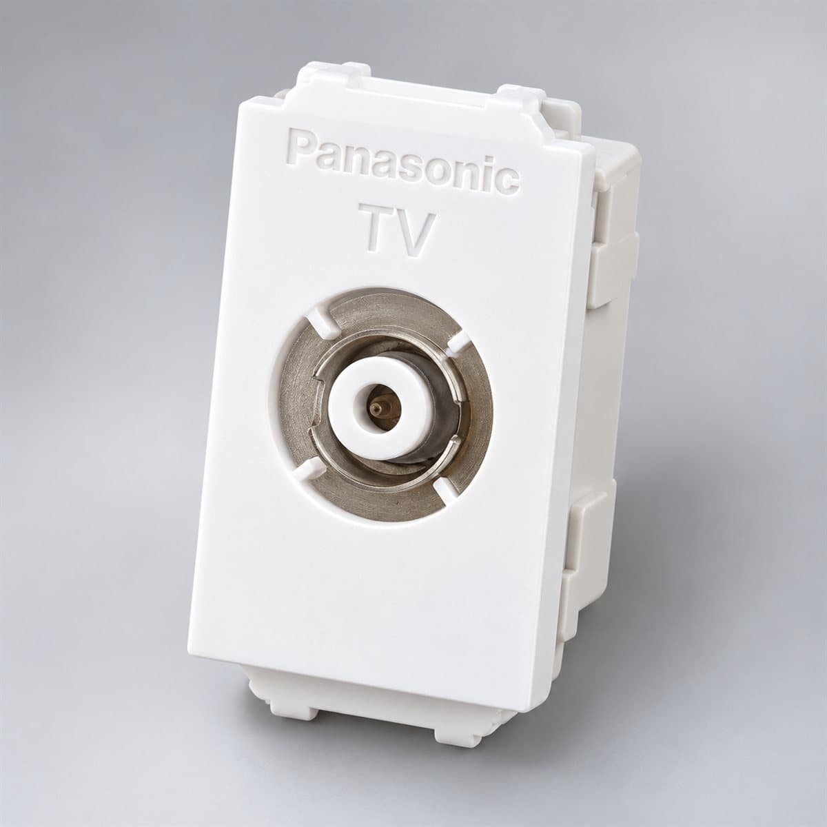 Ổ cắm anten TiVi, 75 Ohm Halumie Panasonic chụp góc nghiêng 3/4, thấy rõ mặt và cạnh bên