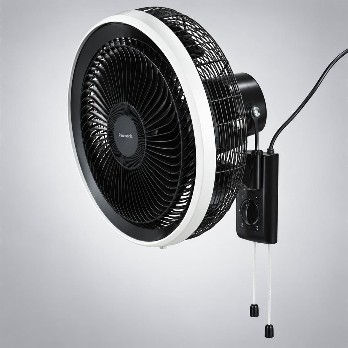 Quạt treo tường F-50Y Panasonic chụp góc nghiêng 3/4, thấy rõ mặt và cạnh bên