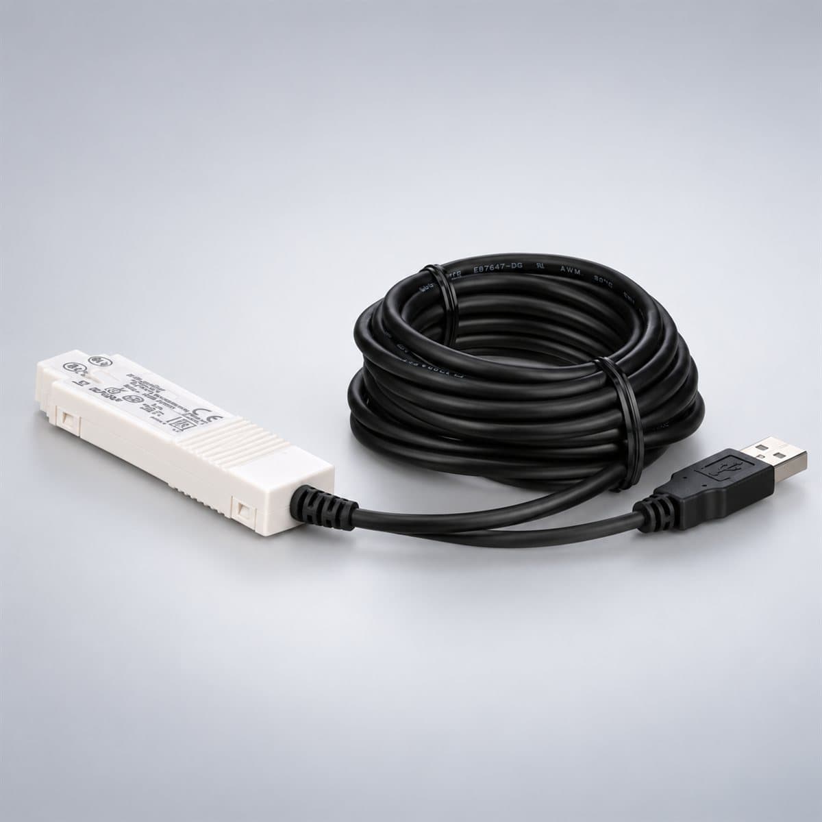 Cáp lập trình USB Zelio Logic Schneider chụp góc nghiêng 3/4, thấy rõ mặt và cạnh bên