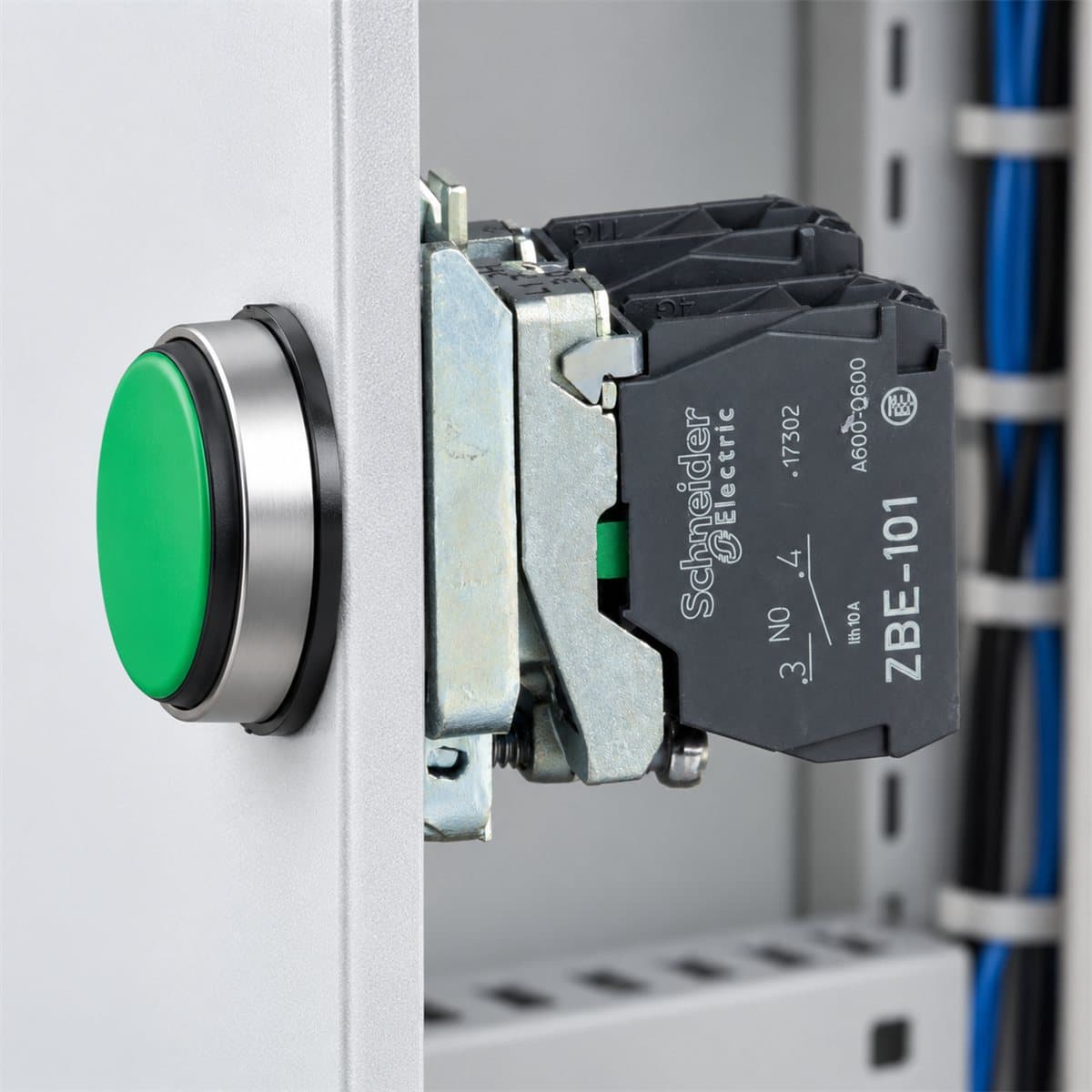 Thân công tắc Harmony XB4 Schneider đã lắp đặt trong nhà