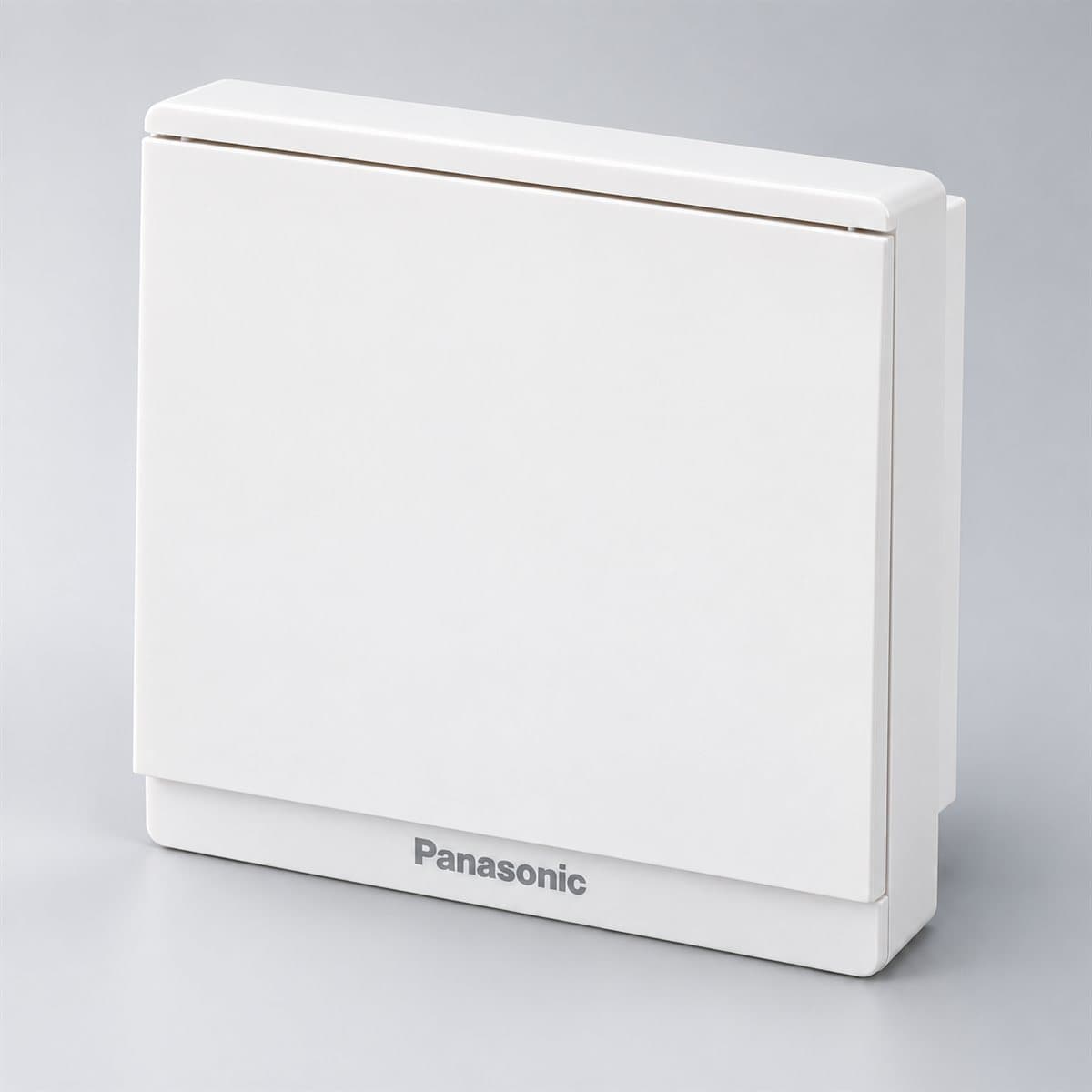 Bộ 1 công tắc C, 2 chiều, bắt vít Moderva Panasonic chụp góc nghiêng 3/4, thấy rõ mặt và cạnh bên
