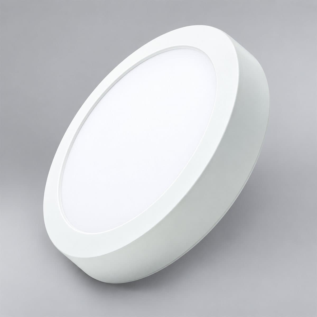 Đèn ốp trần nổi NPL tròn Panasonic chụp góc nghiêng 3/4, thấy rõ thân và cạnh bên