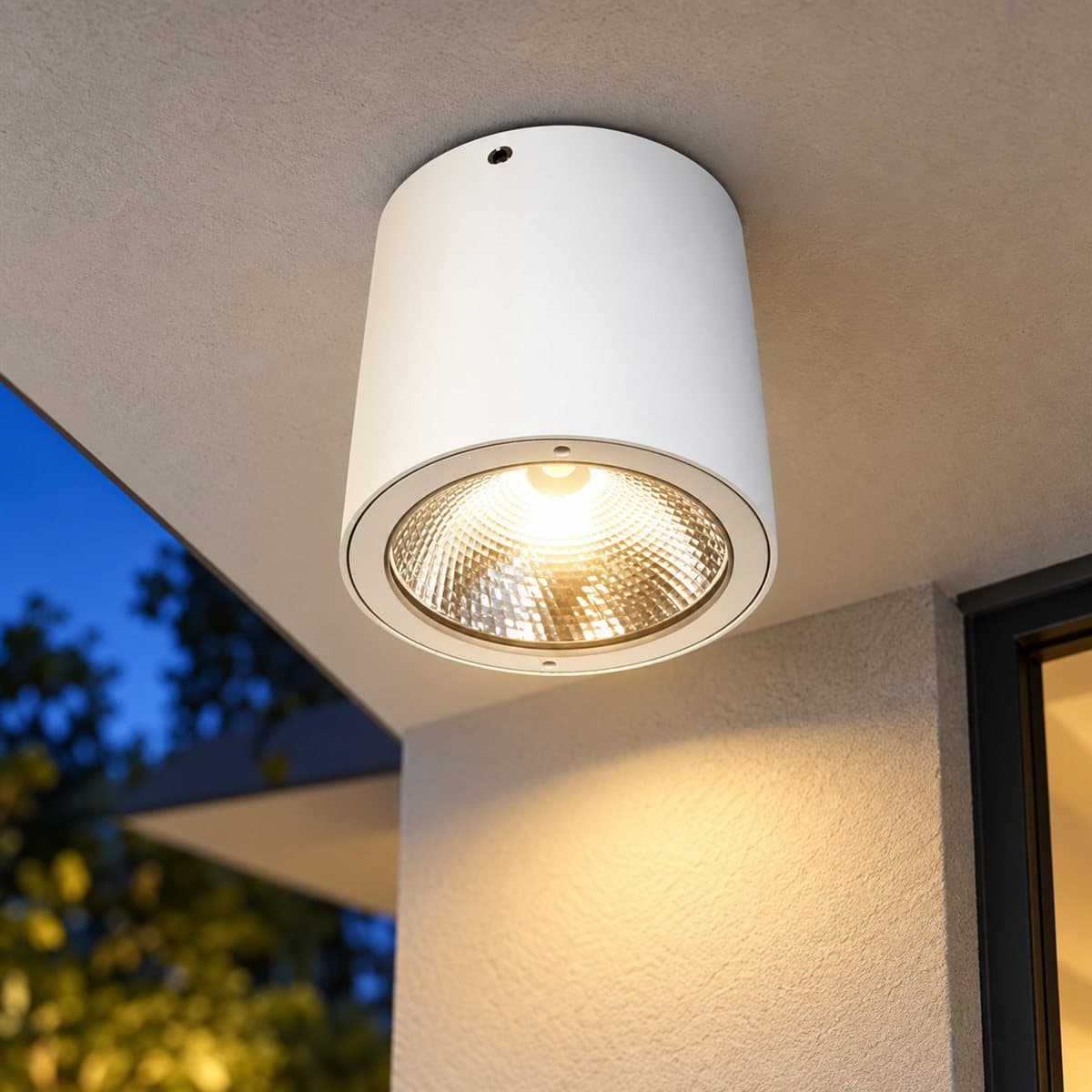 Đèn ốp trần ngoài trời NSDL2236 Panasonic đã lắp đặt, đang chiếu sáng
