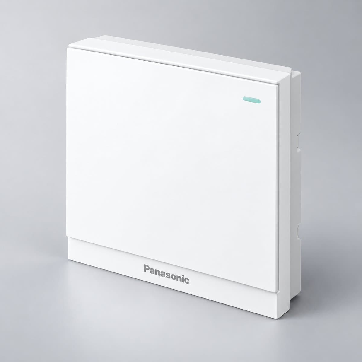 Công tắc ổ cắm Moderva Panasonic chụp góc nghiêng 3/4, thấy rõ mặt và cạnh bên
