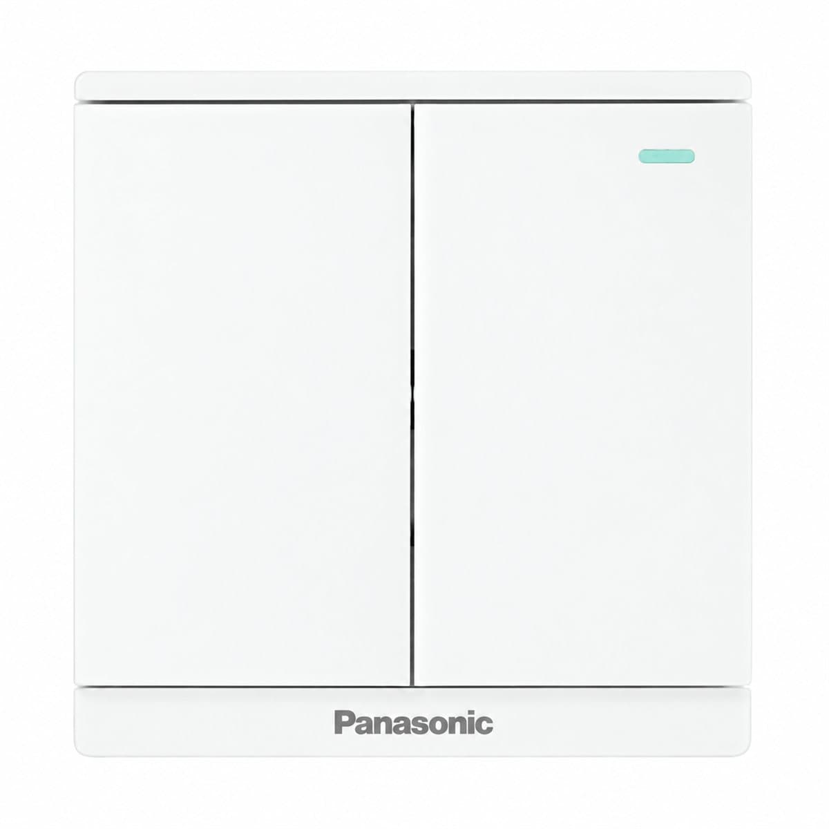 Bộ 2 công tắc C, 2 chiều, dạ quang Moderva Panasonic trên nền trắng, ảnh sản phẩm chính diện