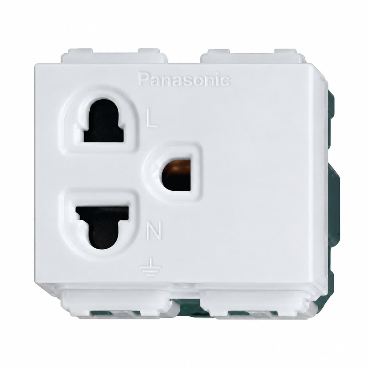 Ổ cắm đơn có màn che và dây nối đất Halumie Panasonic trên nền trắng, ảnh sản phẩm chính diện