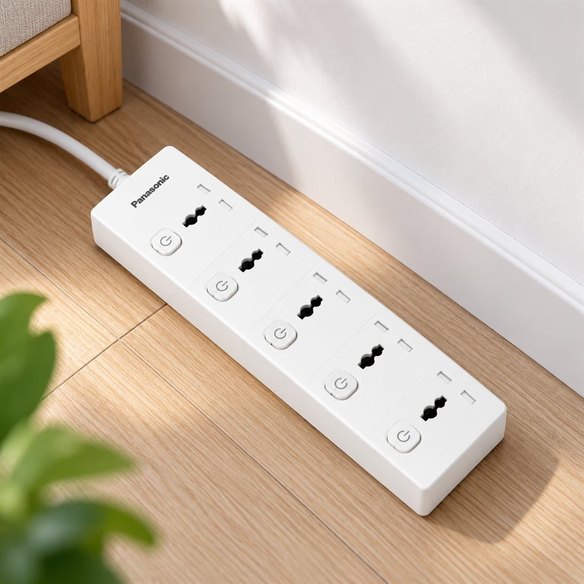Ổ cắm có dây 4 ổ đa năng + 4 công tắc Panasonic đã lắp đặt trong nhà