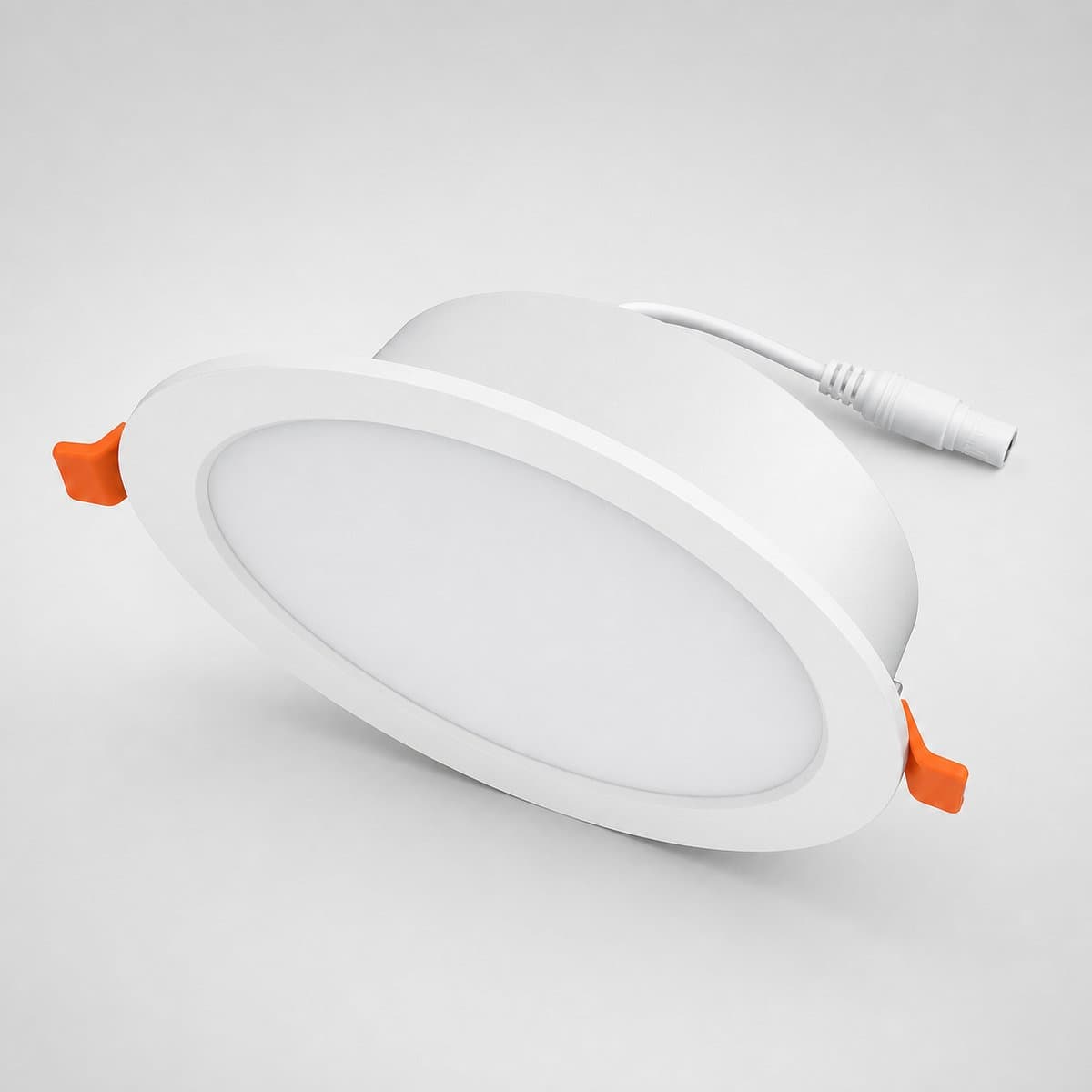 Đèn LEDCOMFO Downlight chụp góc nghiêng 3/4, thấy rõ thân và mặt bên