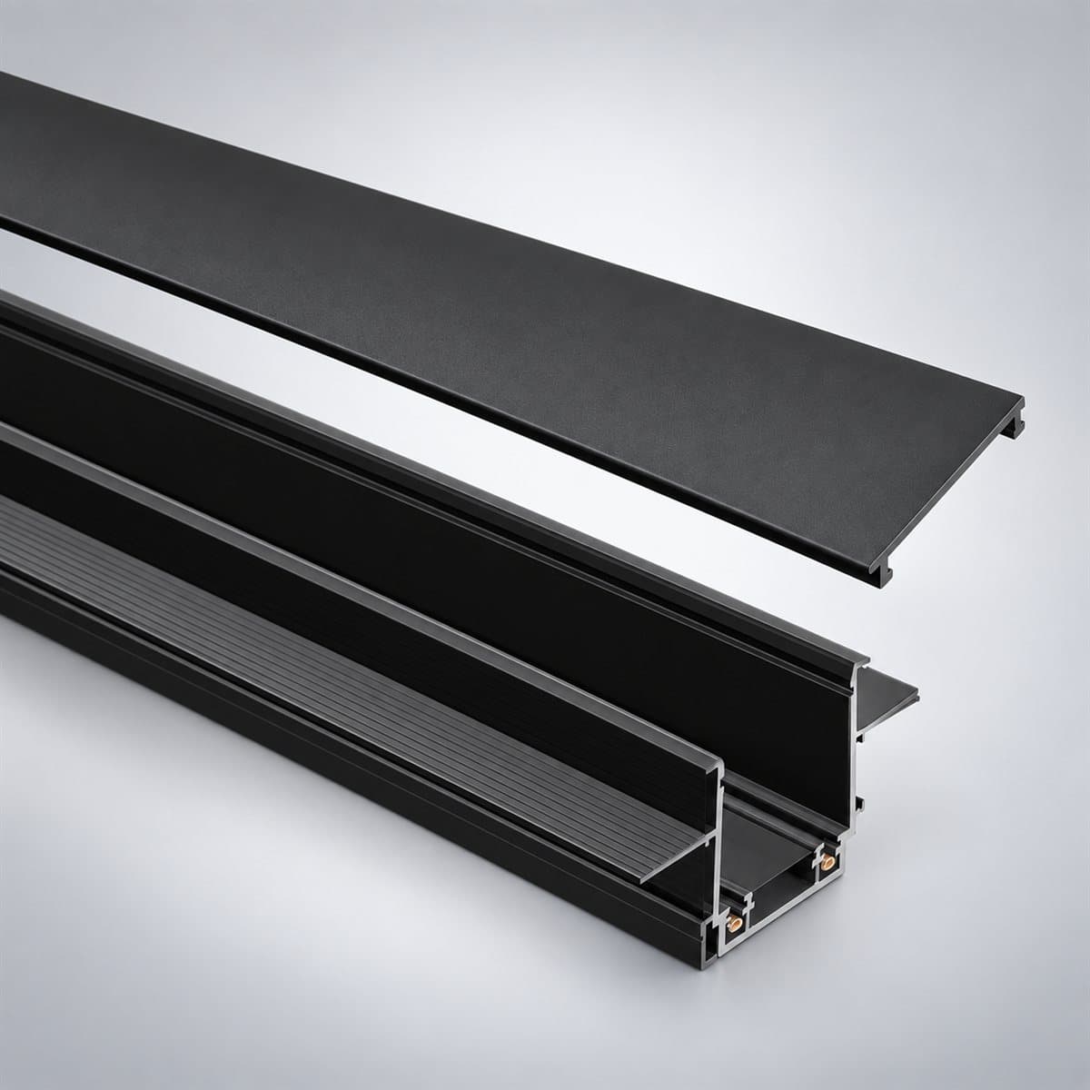 Thanh ray nam châm lắp âm kèm nắp nhựa NMG2-RR Panasonic chụp góc nghiêng 3/4, thấy rõ thân và cạnh bên