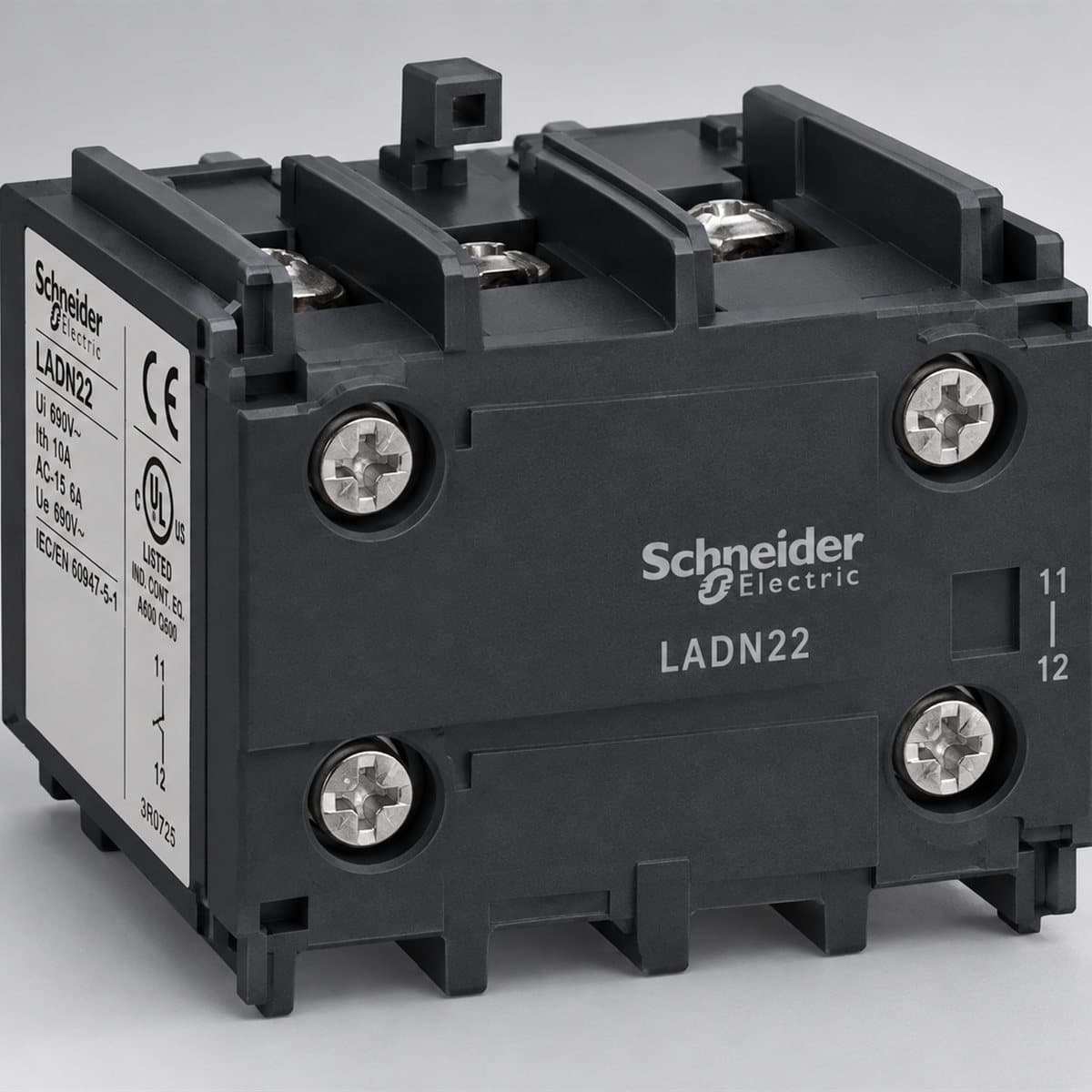 Khối tiếp điểm phụ TeSys K LA1K Schneider chụp góc nghiêng 3/4, thấy rõ mặt và cạnh bên