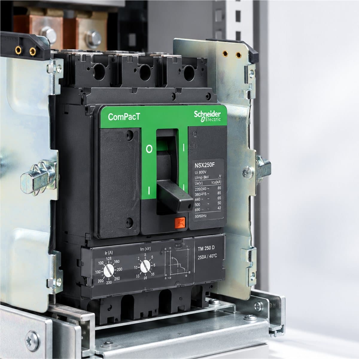 Tấm bên khung kéo rút cho CB ComPacT NSX Schneider đã lắp đặt trong nhà