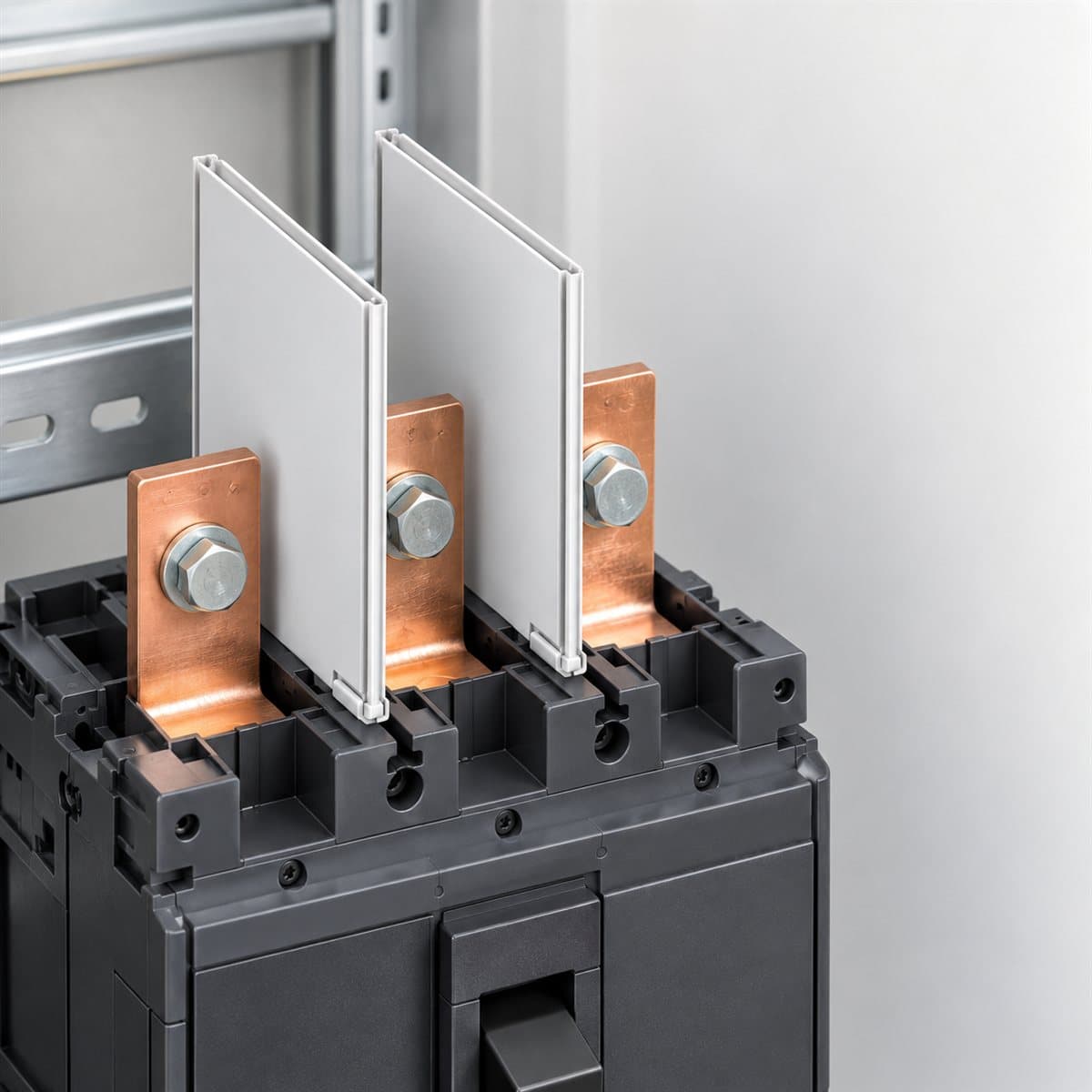 Vách ngăn pha (bộ 6 cái) cho MCCB ComPacT NSX Schneider đã lắp đặt trong nhà