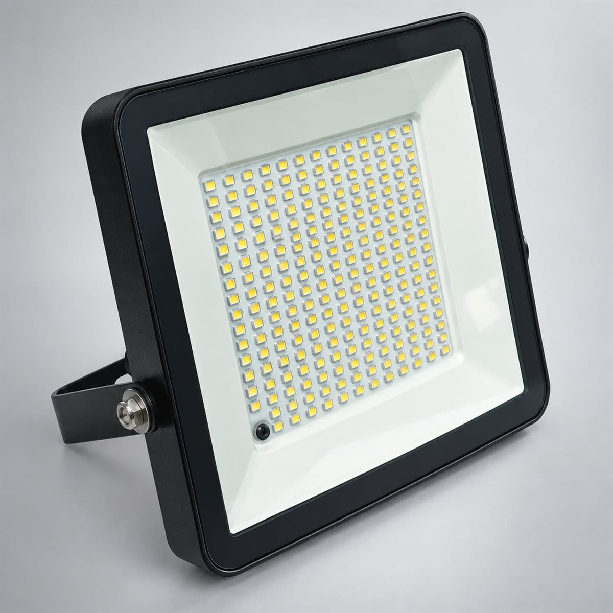 Đèn pha solar Sunny Series Panasonic chụp góc nghiêng 3/4, thấy rõ thân và cạnh bên