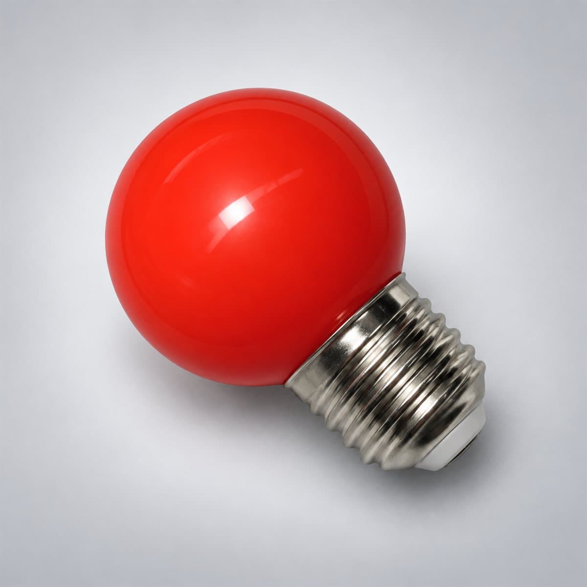 Bóng đèn LED bulb trang trí E27 Panasonic chụp góc nghiêng 3/4, thấy rõ thân và cạnh bên