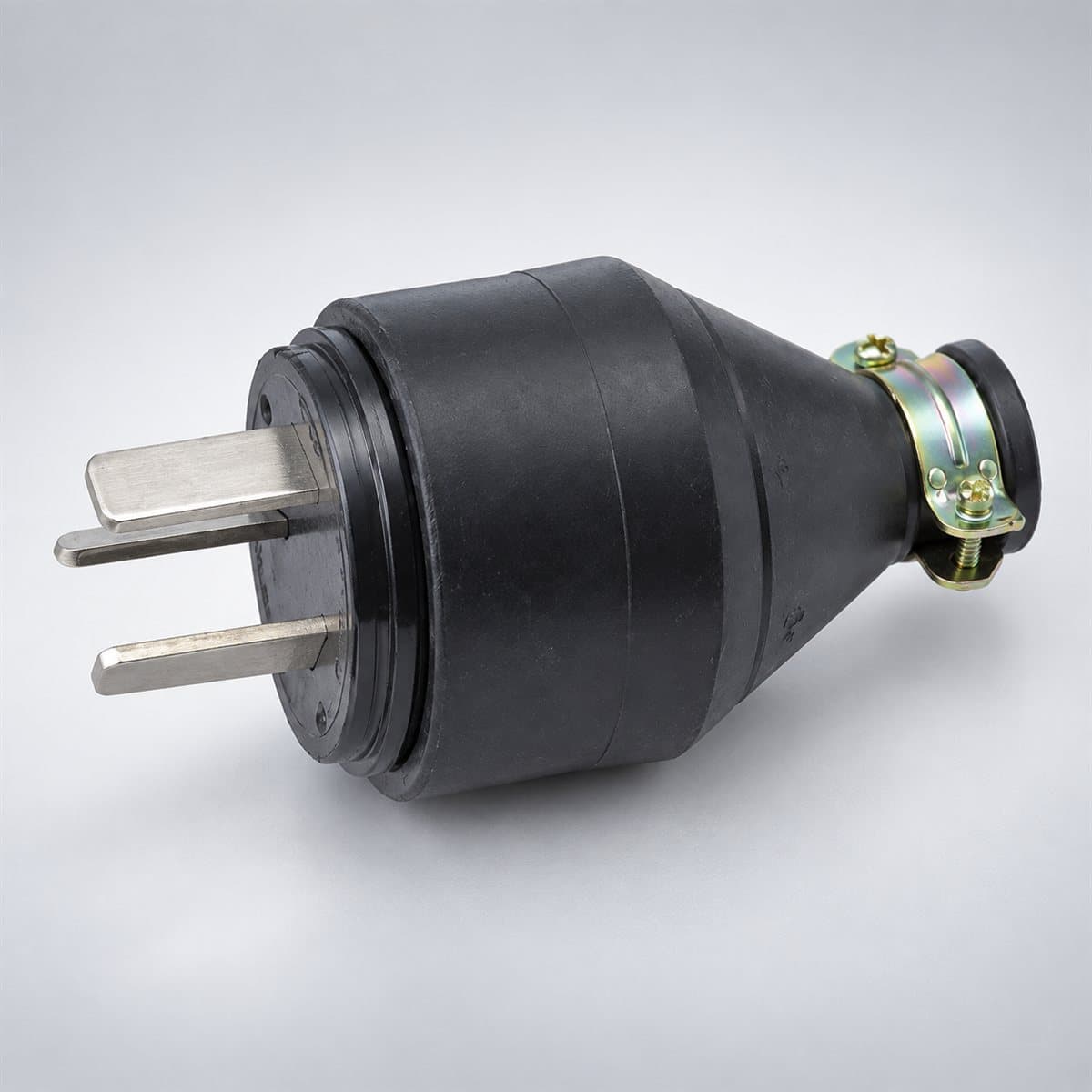 Phích cắm kín nước công nghiệp Panasonic chụp góc nghiêng 3/4, thấy rõ mặt và cạnh bên