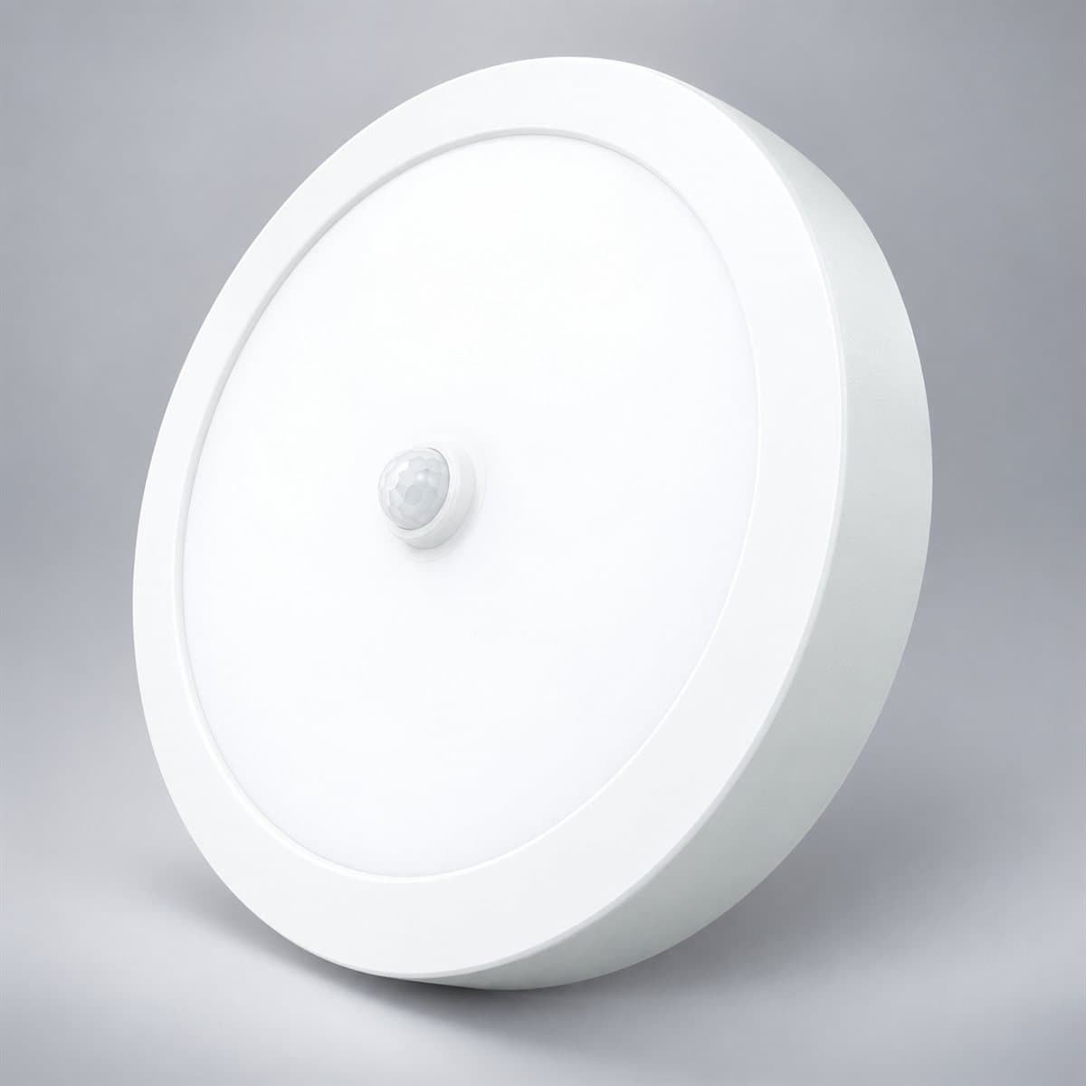 Đèn panel ốp nổi cảm biến tròn Panasonic chụp góc nghiêng 3/4, thấy rõ thân và cạnh bên